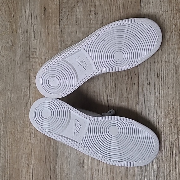 Nike - Picture 2 of 2